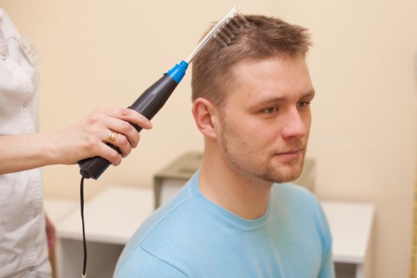 Болит голова и лысеет