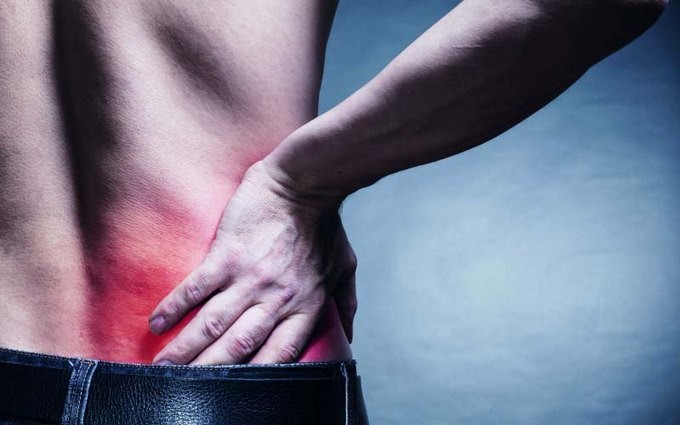 При ходьбе болит правый бок и спина