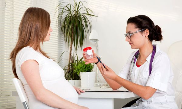 Если болит спина и пахнет моча